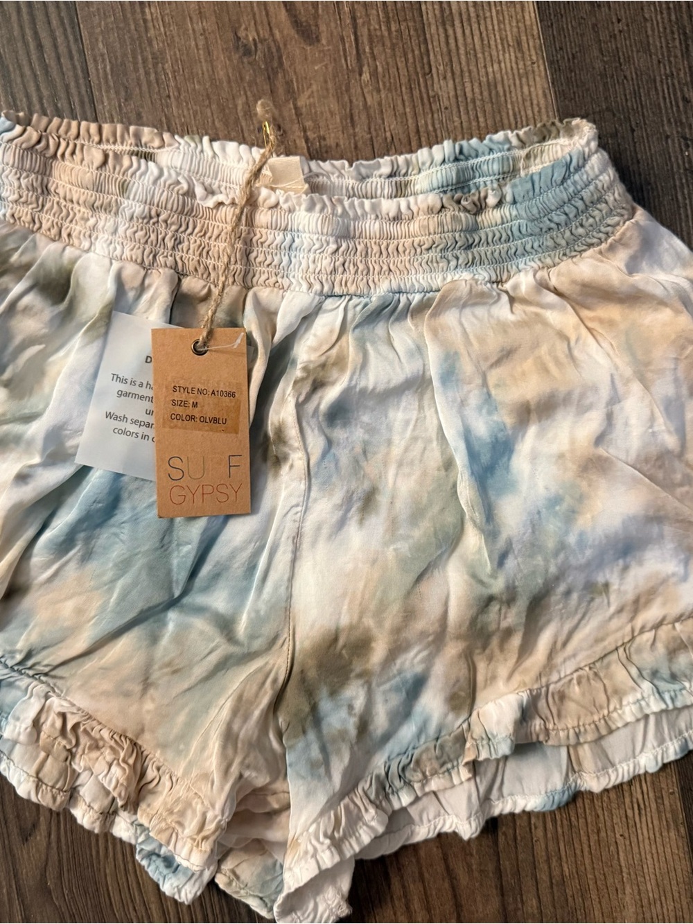 Surf Gypsy Cream & Light Blue Tie-Dye Smocked Shorts M NWT